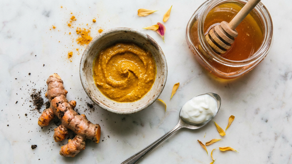 Turmeric Face Mask: Ancestral Skincare Recipe That Actually Brightens